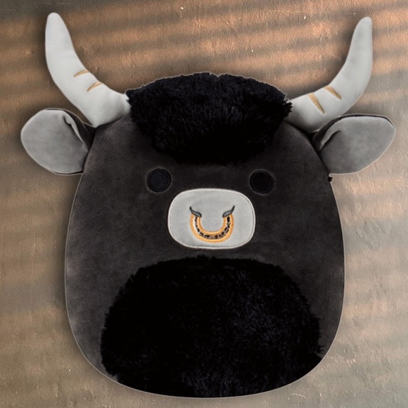 ❗️SOLD❗️𖤐🖤 Squishmallows Lake the Black Bull 𖤐 - Picture 7 of 8